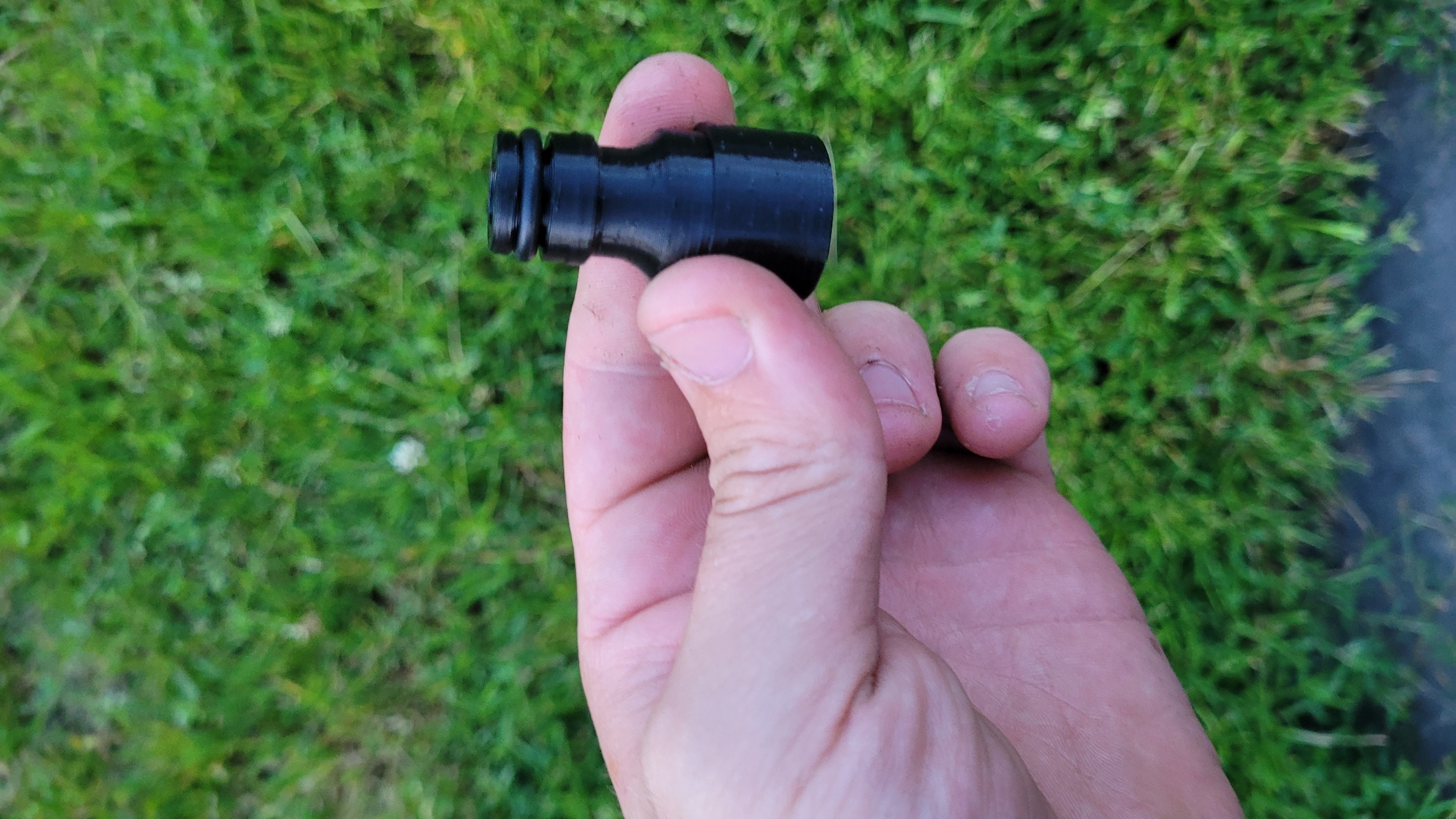 Water nozzle with quick connector