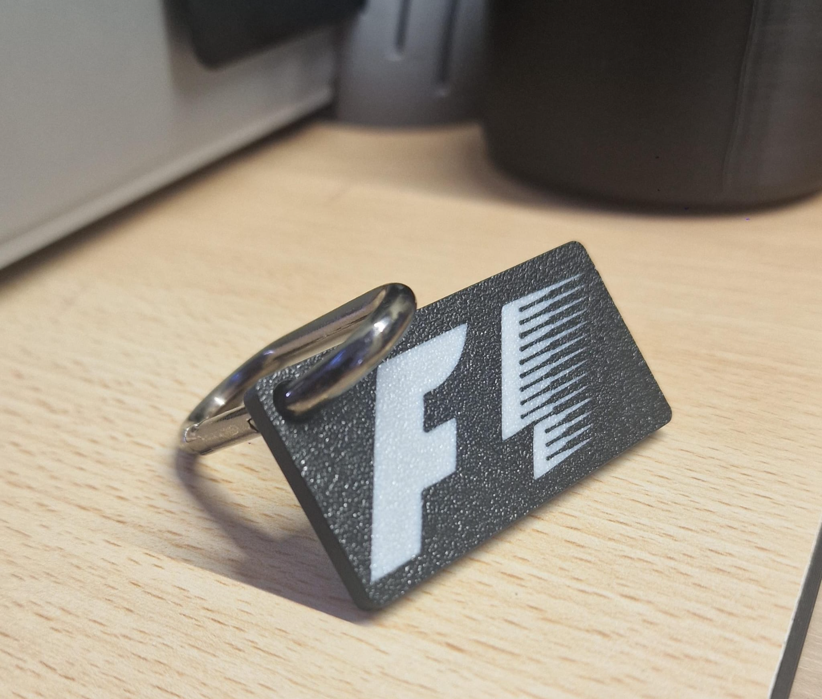 F1 KEYCHAIN OLD LOGO
