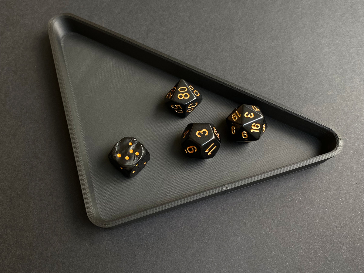 Right-angled triangular tray