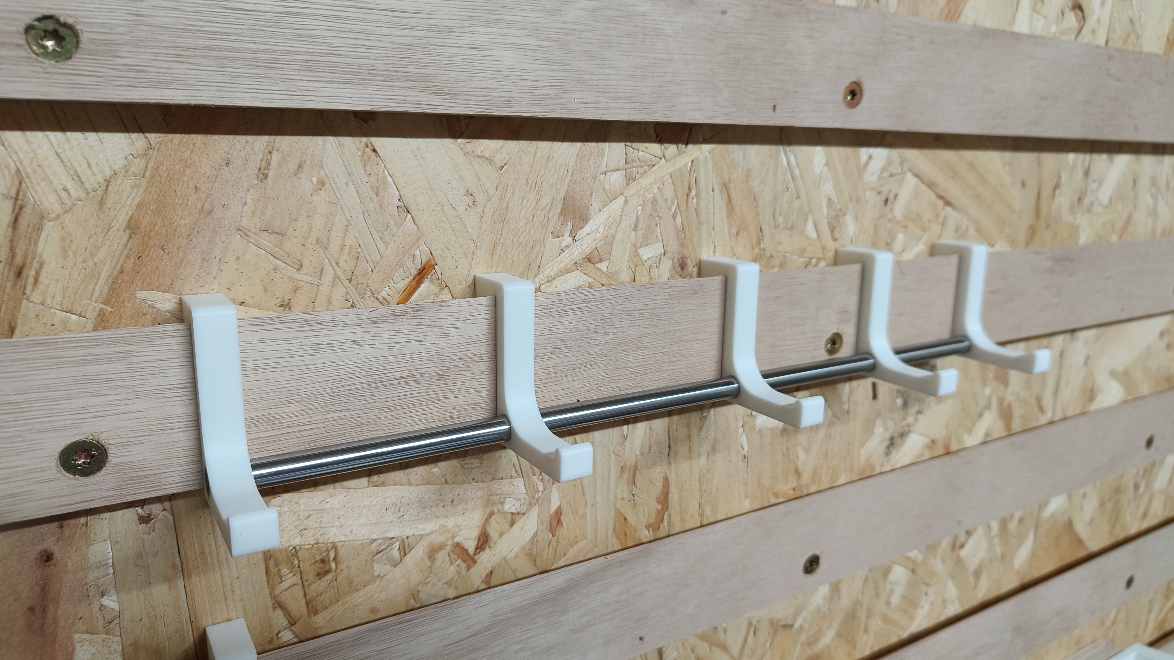 Linkable hook for french cleat