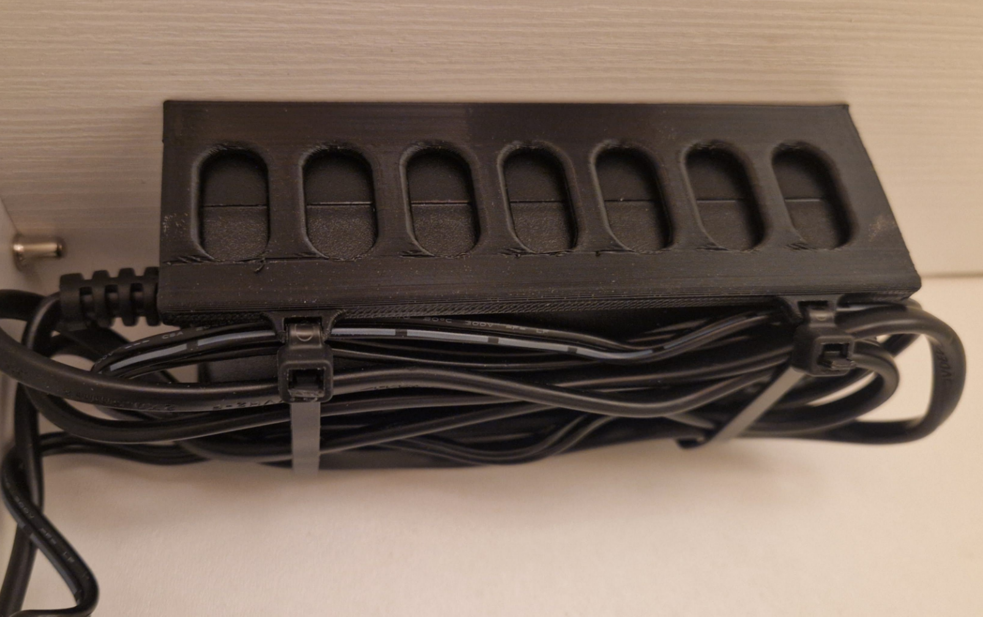 Parametric power source mount