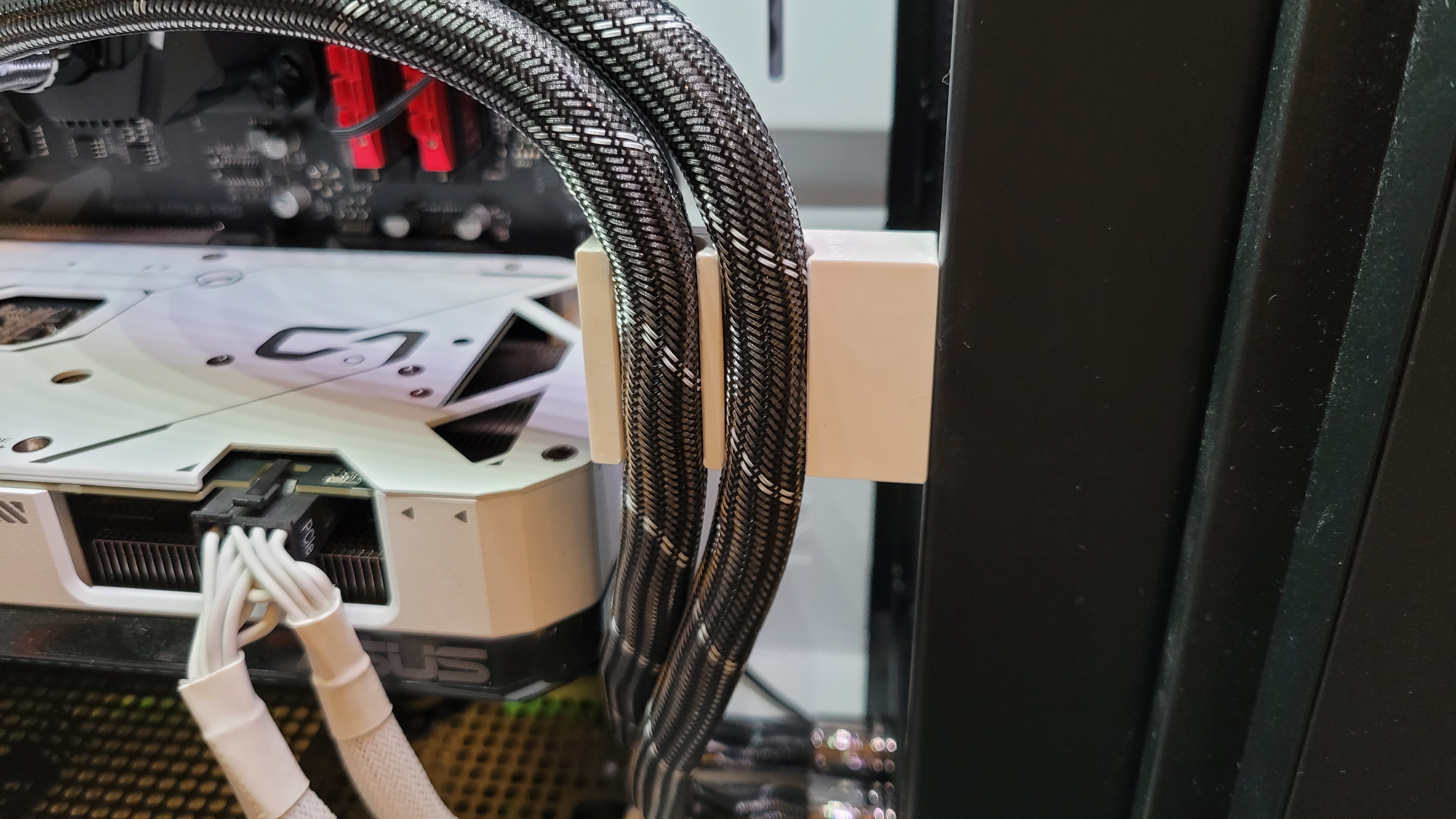 Arctic Liquid Freezer AIO tube guide