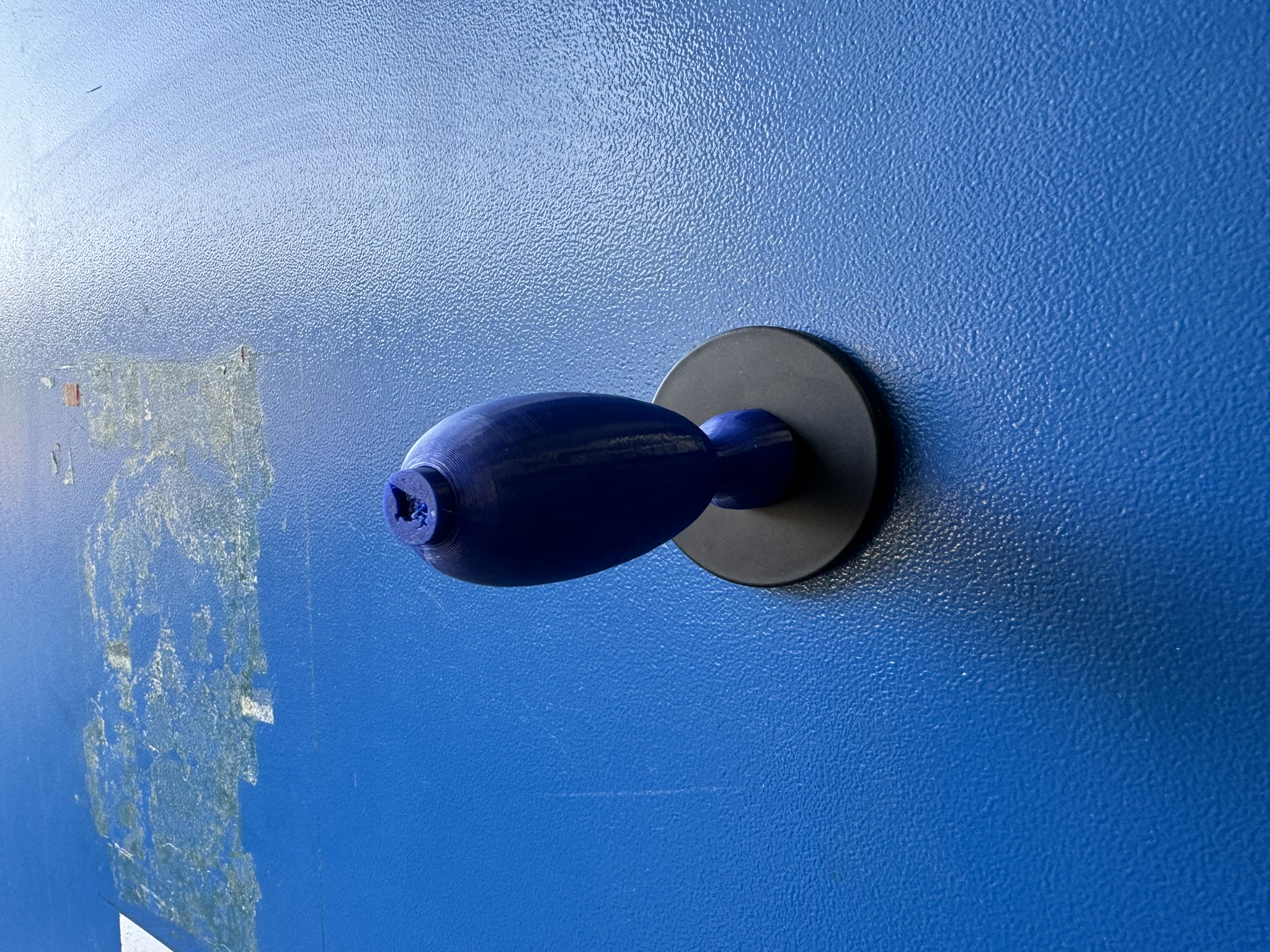 Holder - handle for magnetic attachment