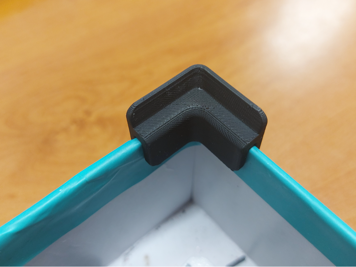 Stackable spoolbox corner