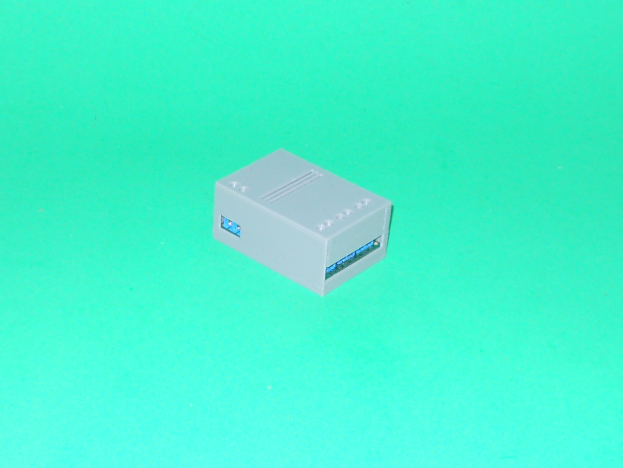 Triple 5mA battery trickle charger