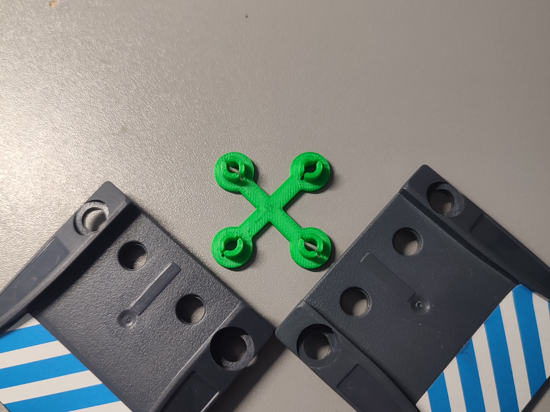 Majorette track connector
