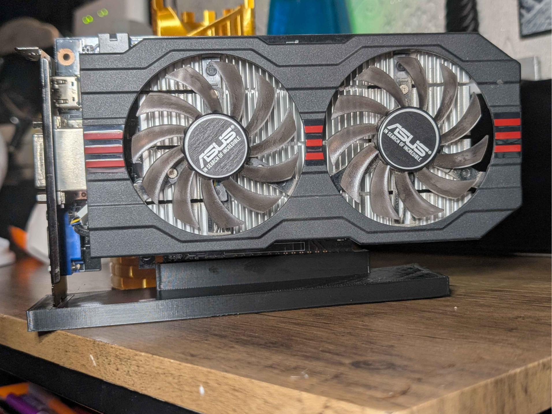 Dual PCIE slot graphics card holder