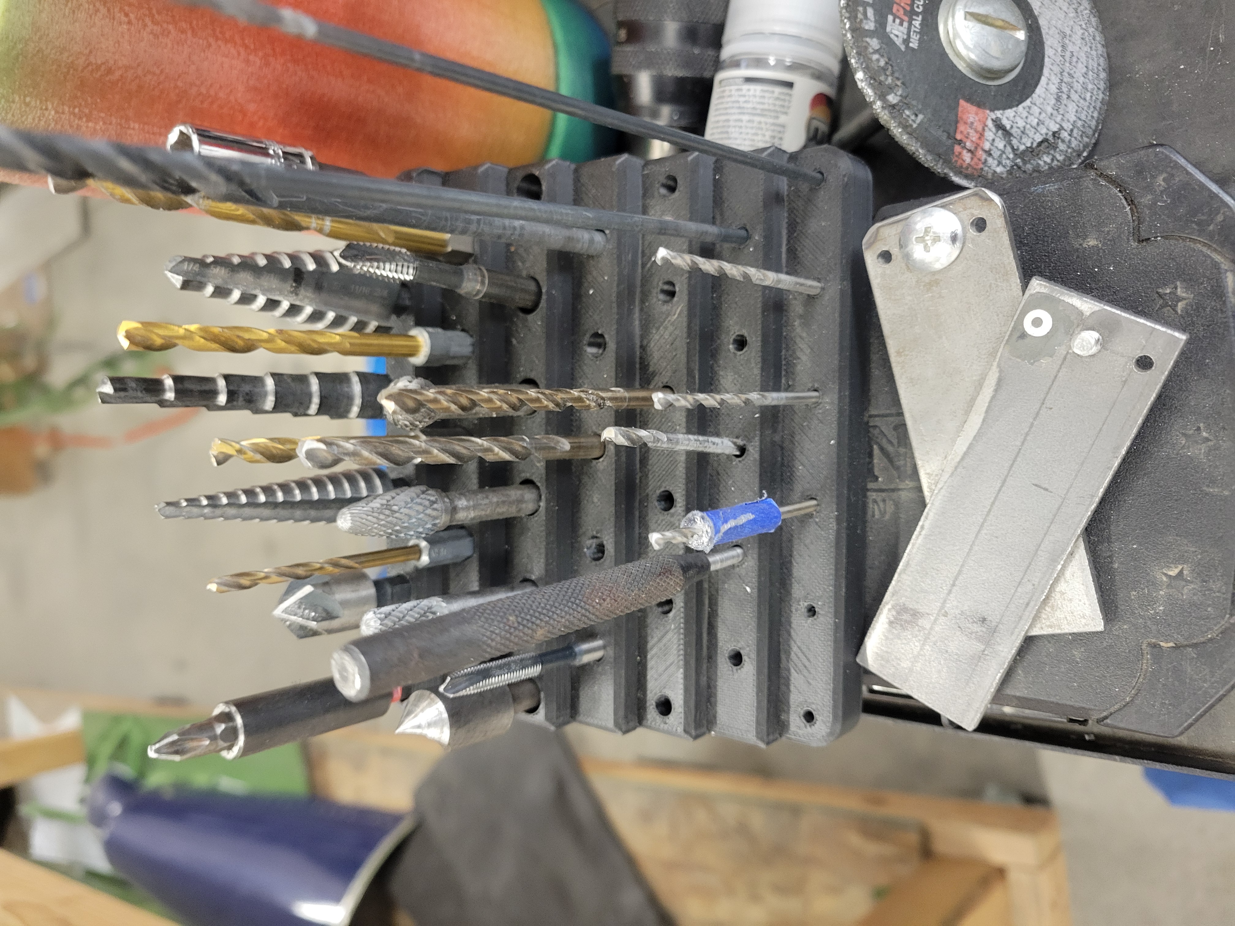 large bit holder for aerospace drill bit sizing