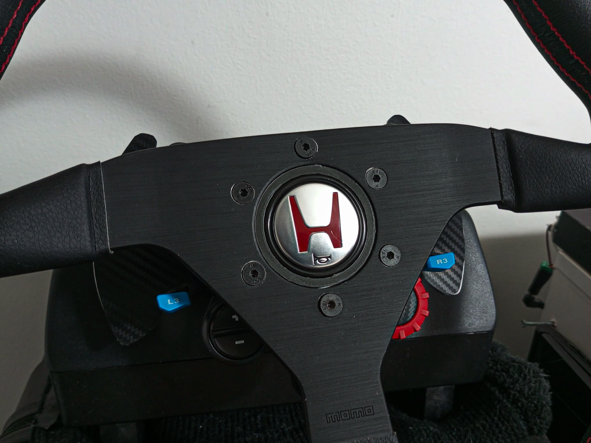 MOMO Horn Flush Mount Adapter