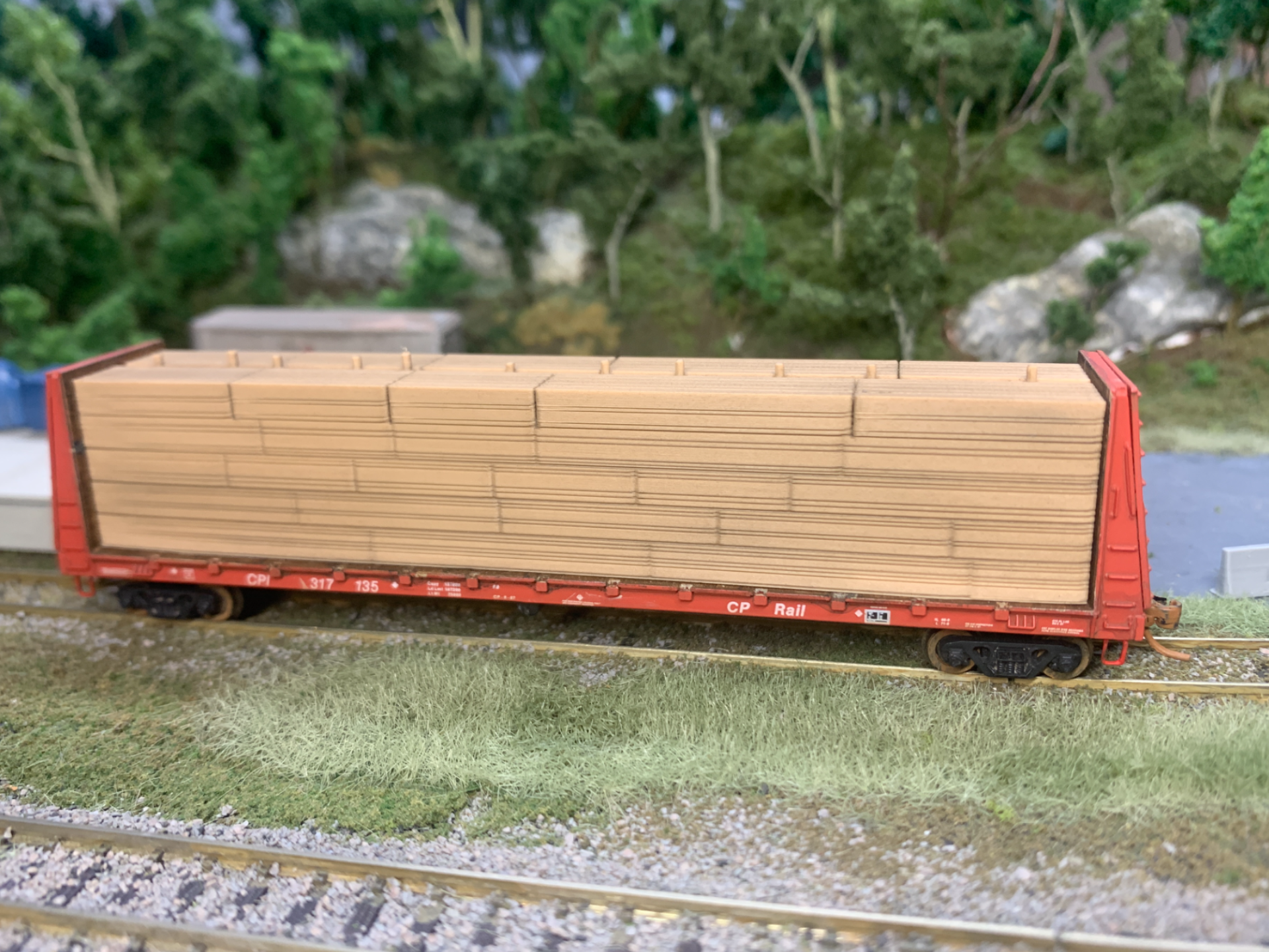 MT 61' Bulkhead Flat Car Lumber Load (Style A)