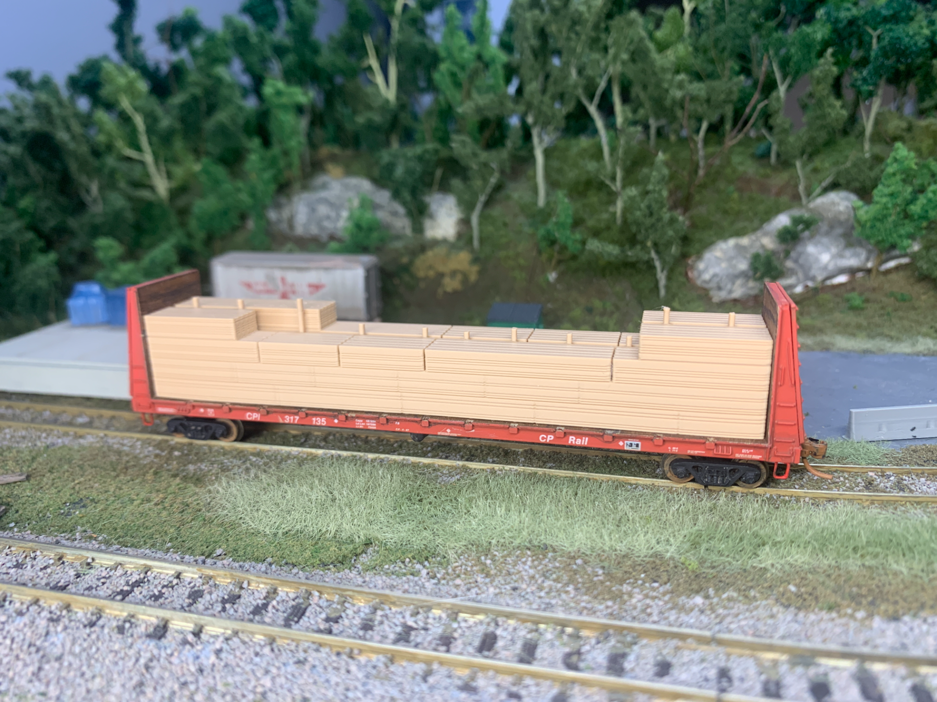 MT 61' Bulkhead Flat Car Lumber Load (Style C)
