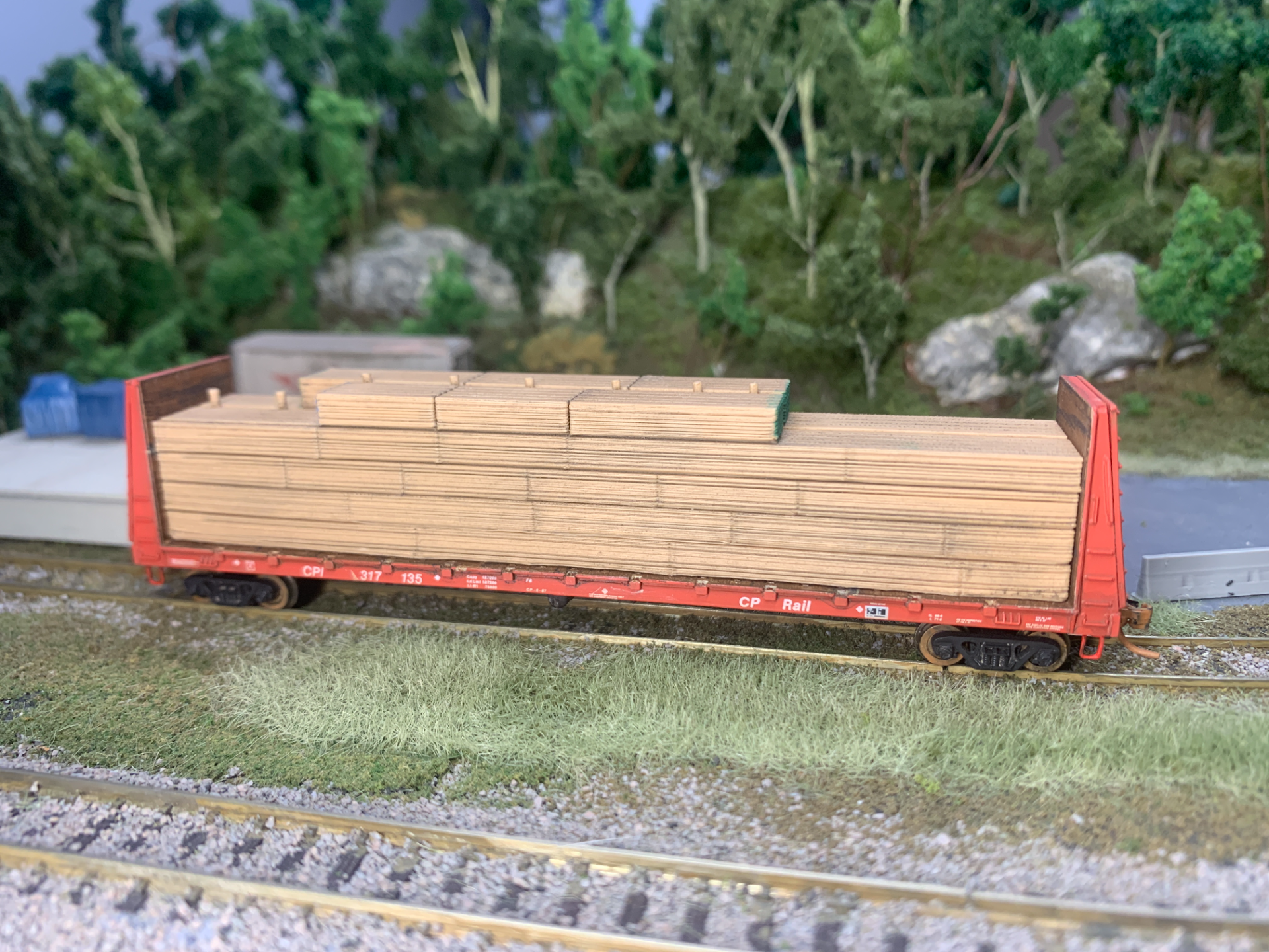 MT 61' Bulkhead Flat Car Lumber Load (Style D)