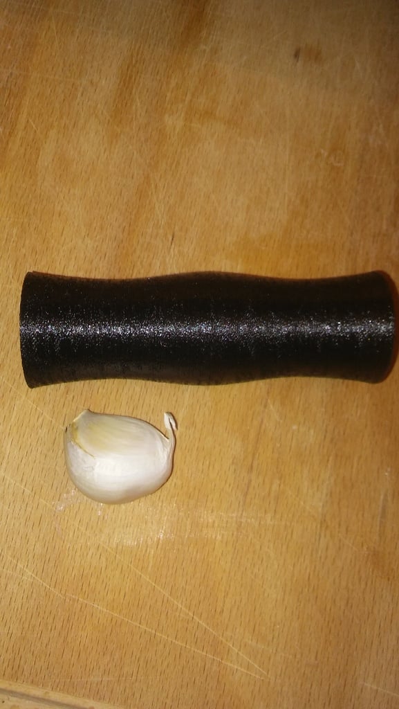 Garlic clove peeler