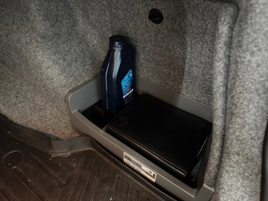 E90 Oil Bottle Holder