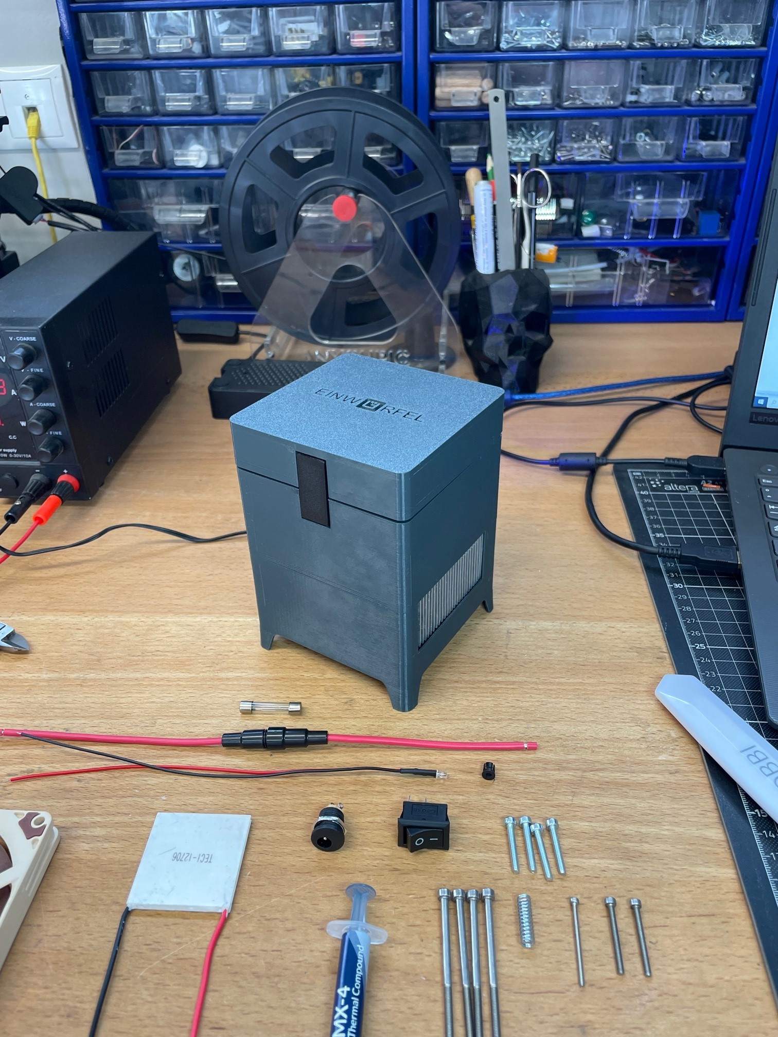 Icecubemachine, Eiswürfelmaschine, (EINWÜRFEL)