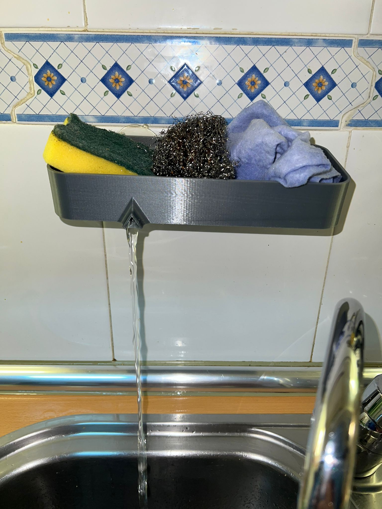 Yet another kitchen sponge holder