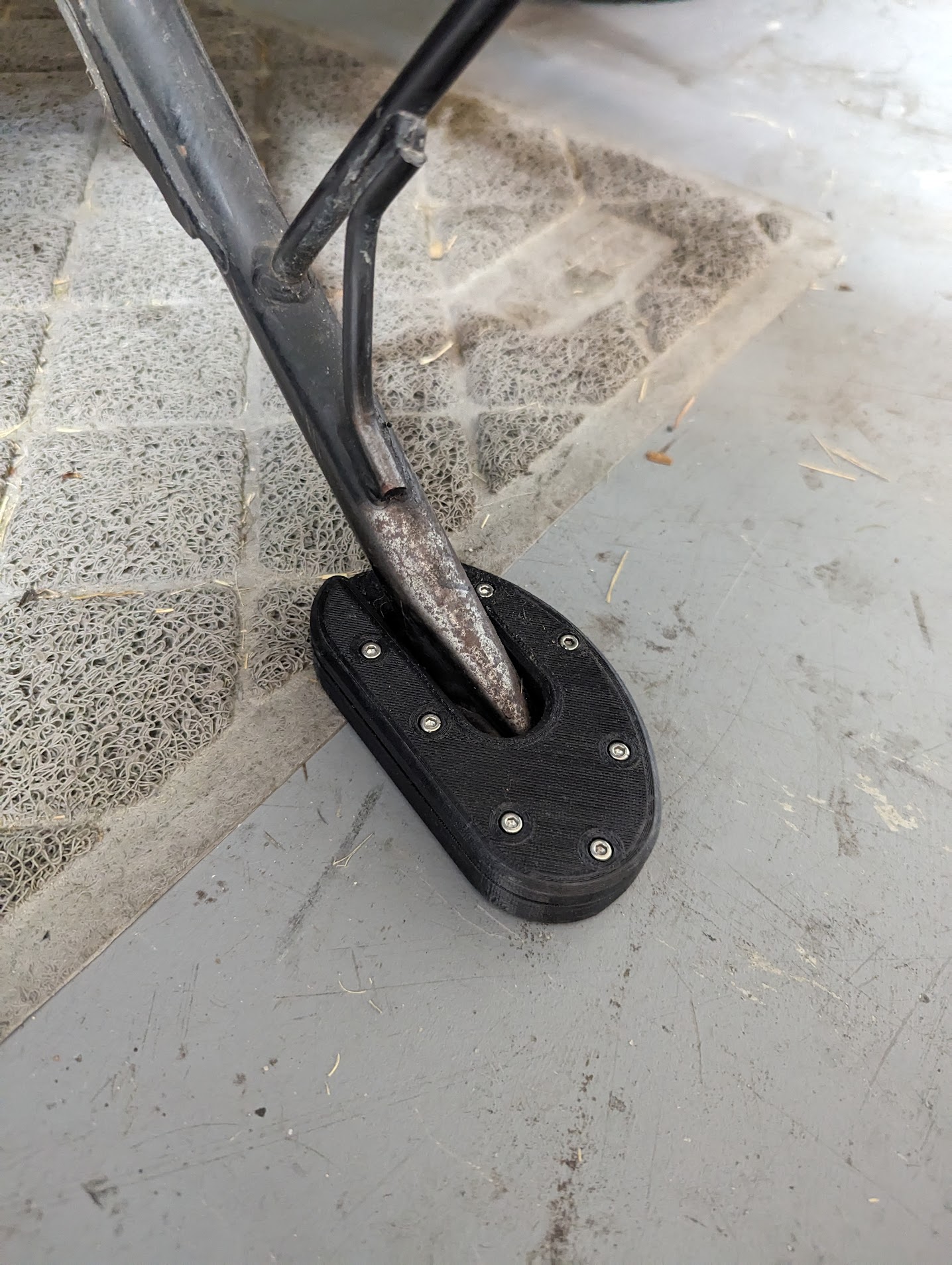Gen2 Suzuki SV650 kickstand support