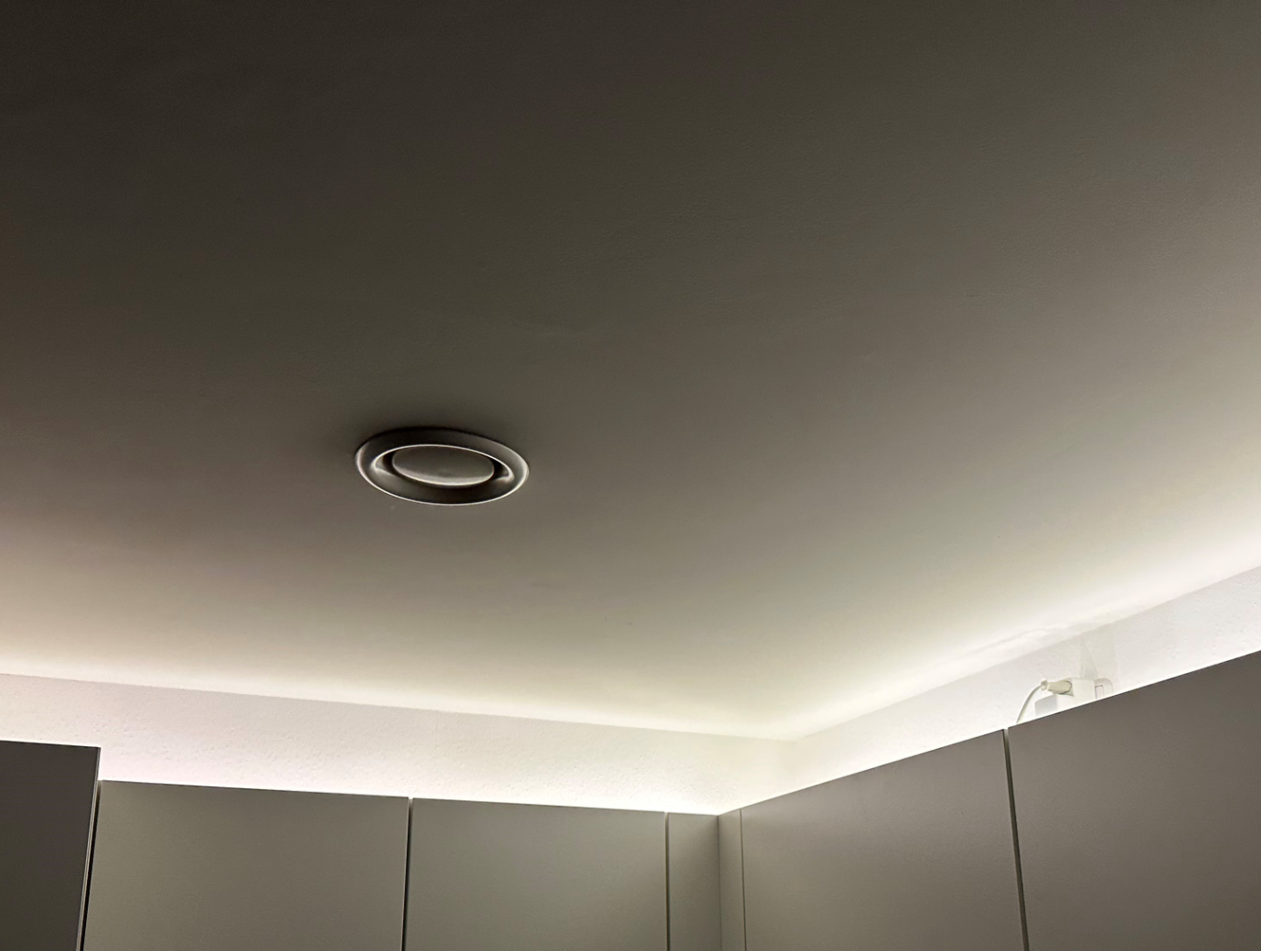 indirect lighting - cupboard