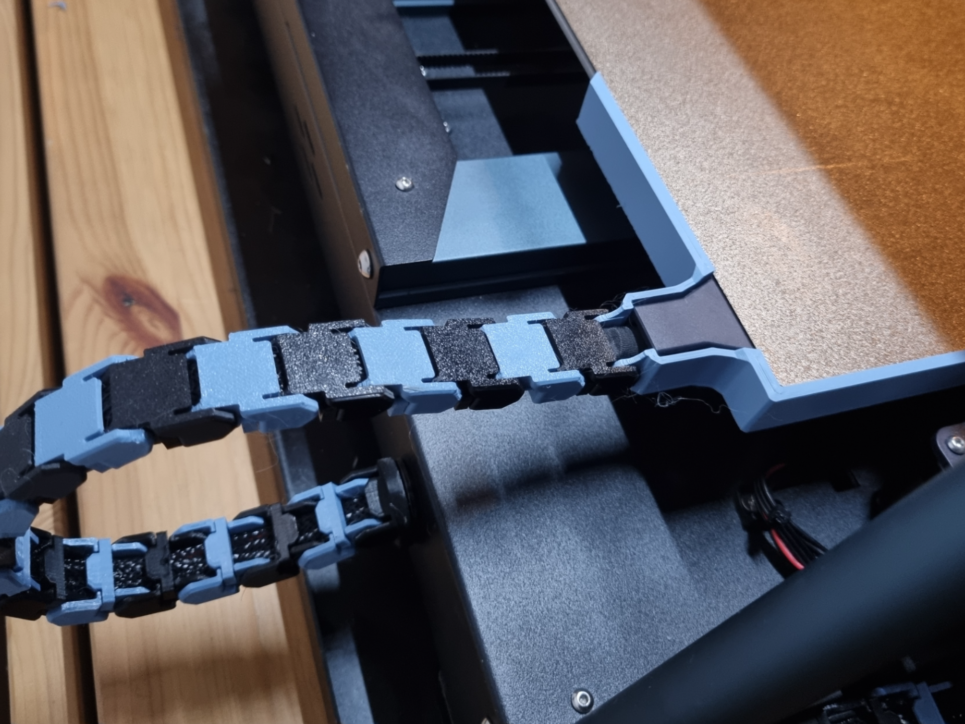 Neptune 4 series bed guide with bed cable chain