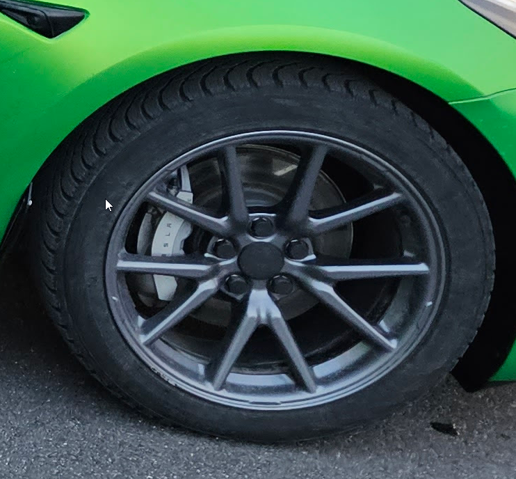 Tesla Model 3 - simple hub and nut caps