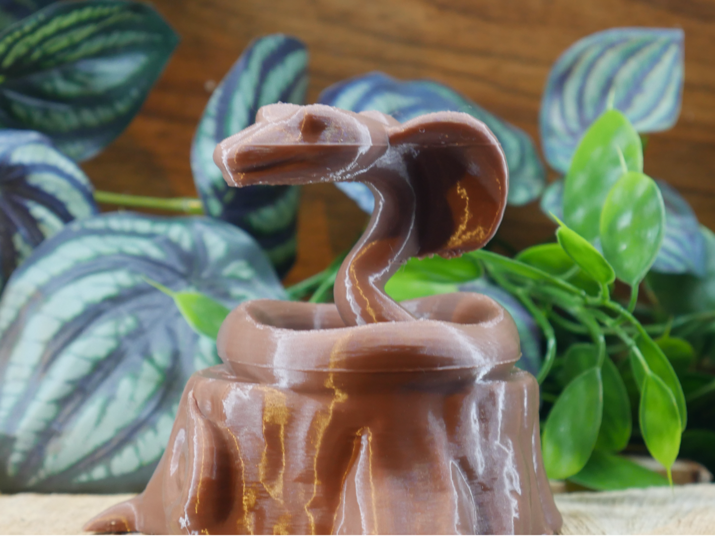 Low Poly Cobra on Log
