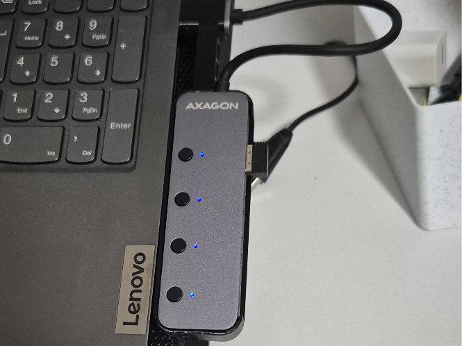 Držiak usb hub