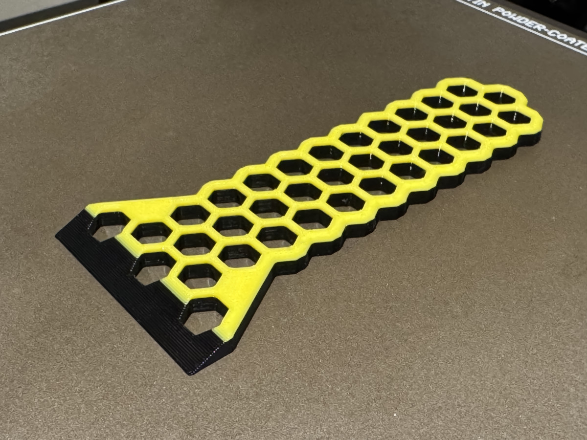 Honeycomb spatula / Hex bed scraper