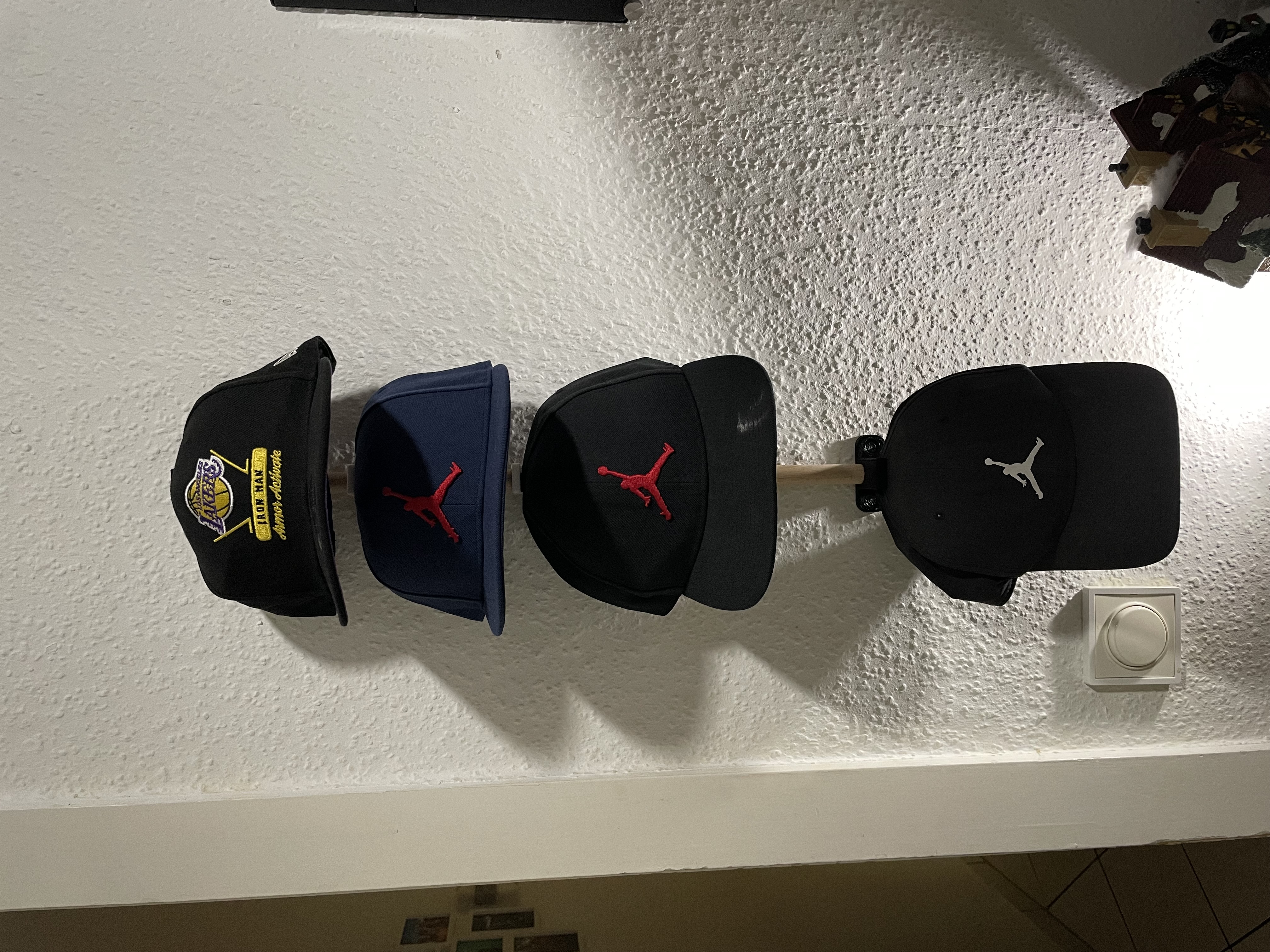 CapSnap: Scalable Cap Holder for Wallmount