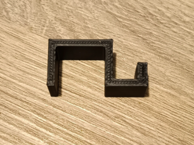 Simple oven hanger for kitchen towels