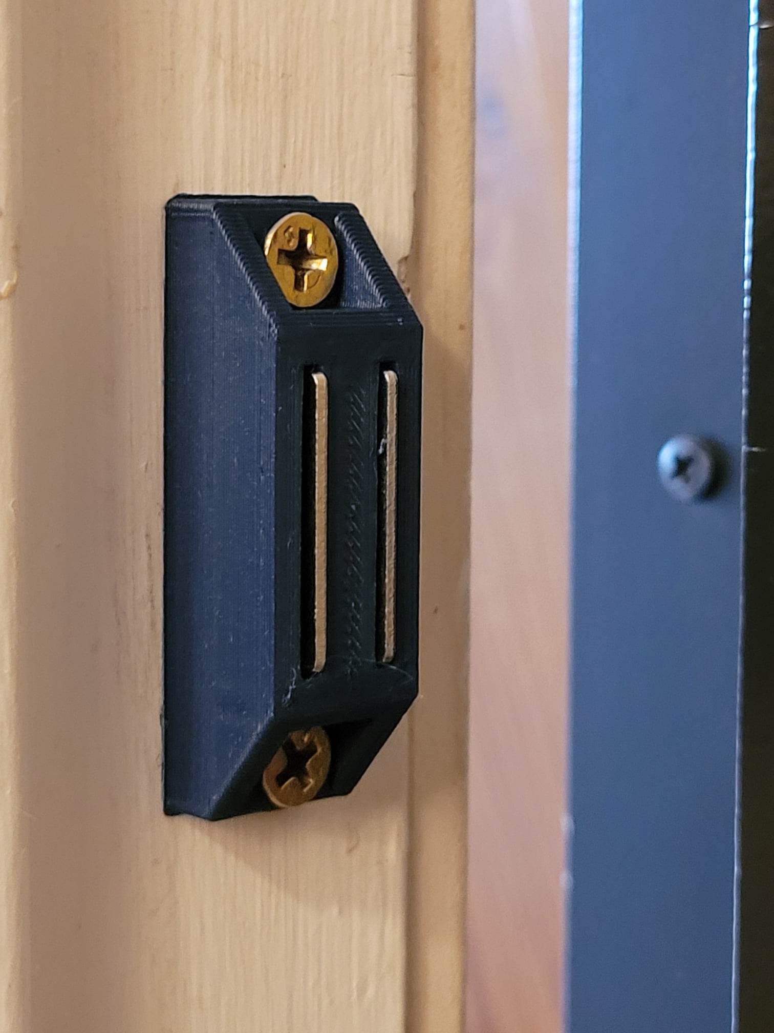 Parallel Cabinet Magnet Flat Latch