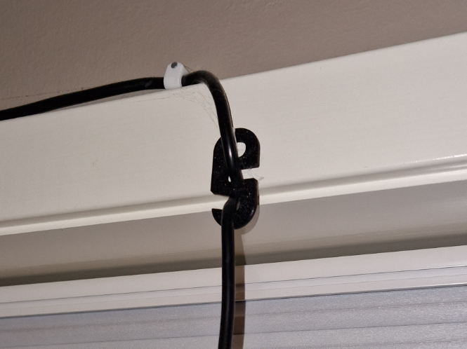 Lamp cable shortener
