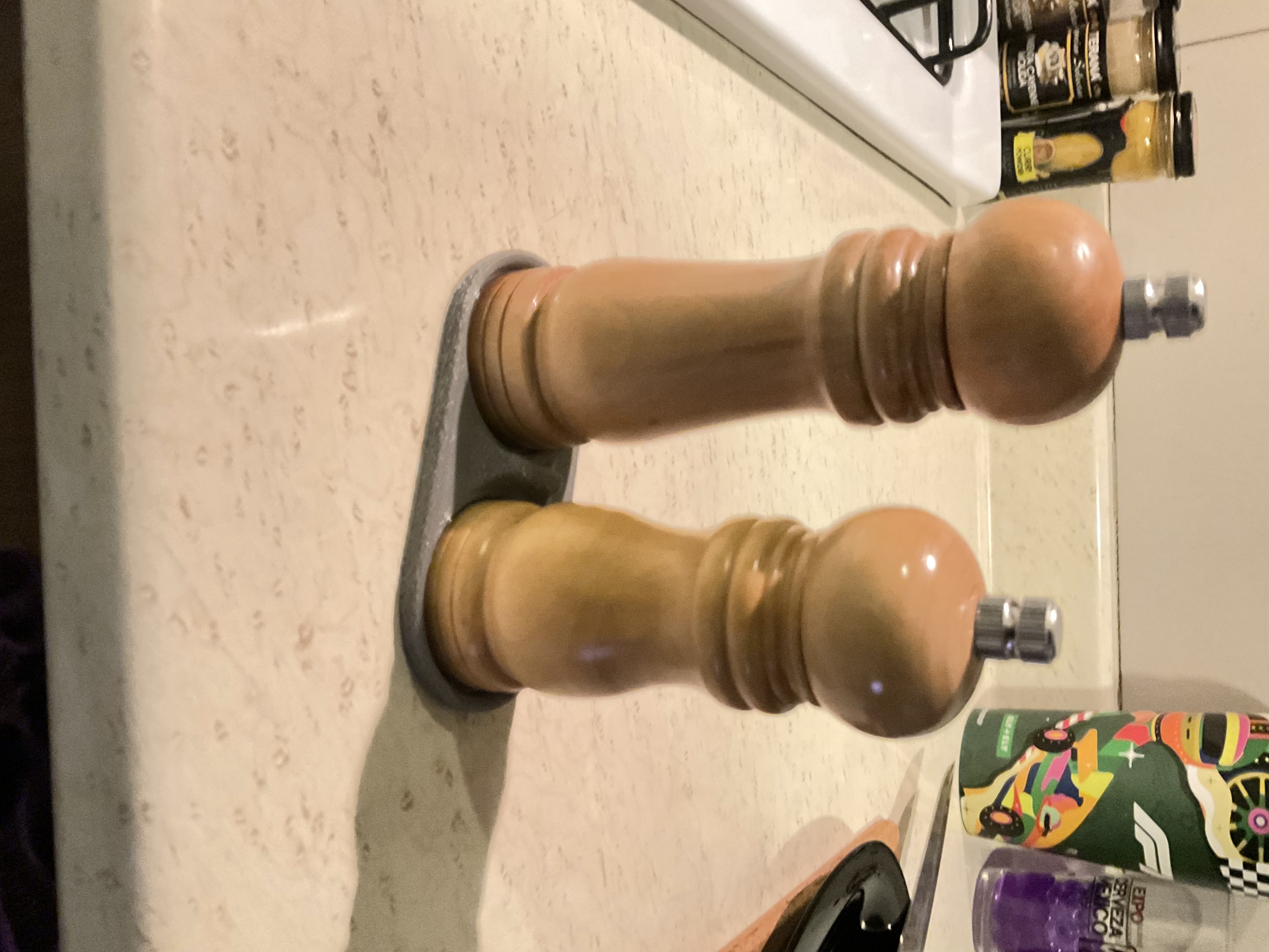 base for salt and pepper mills