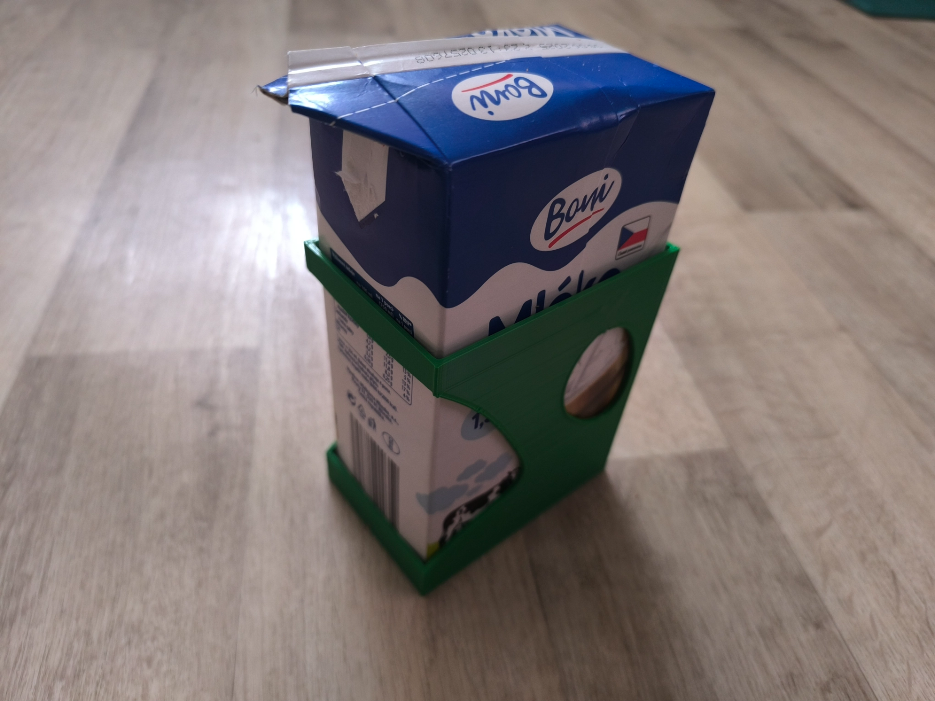 Držák krabice na mléko - TETRAPACK