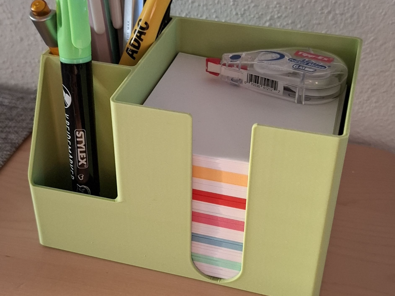 Stiftebox mit Zettelhalter