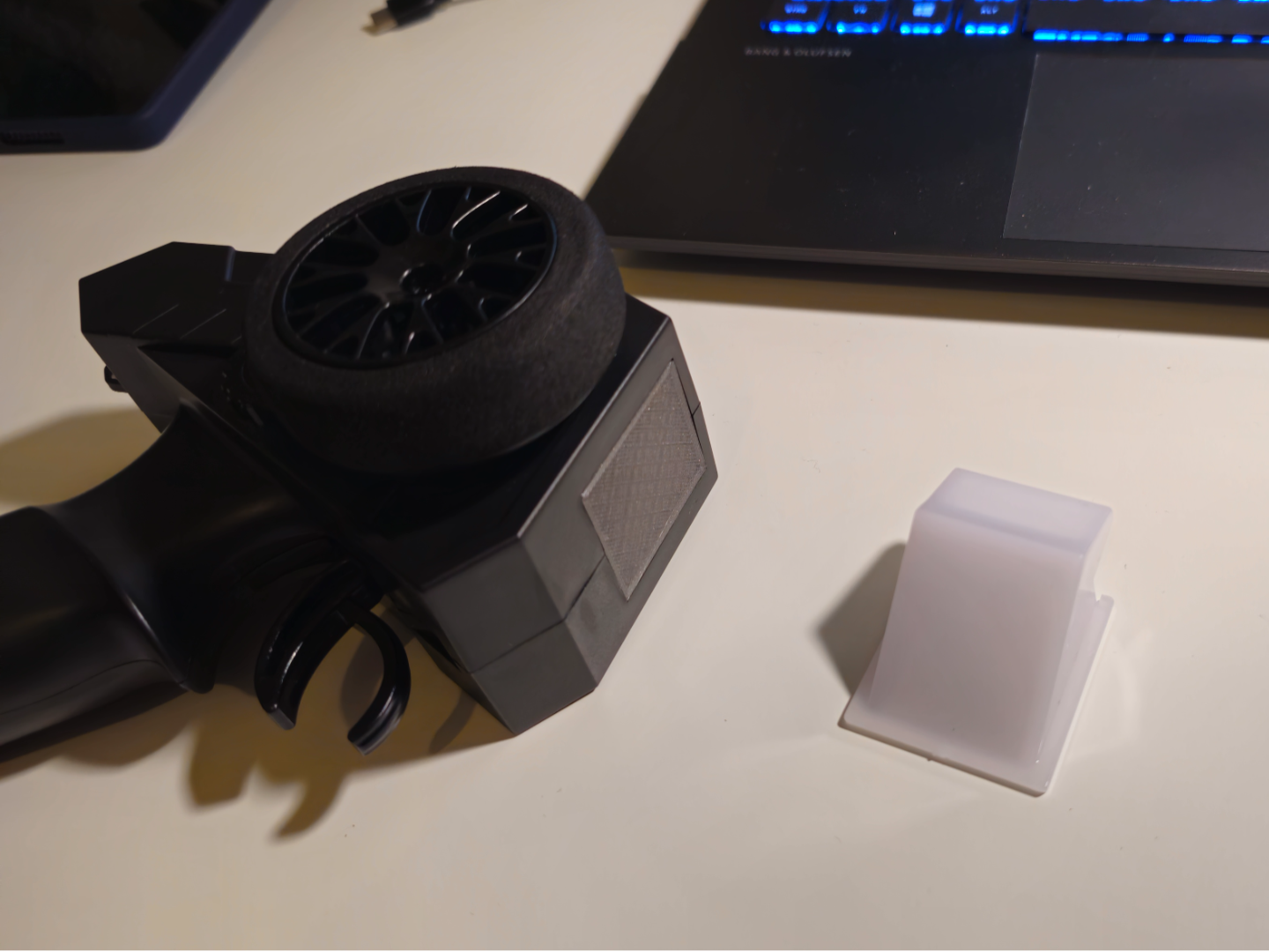 MN82 Remote control front cover