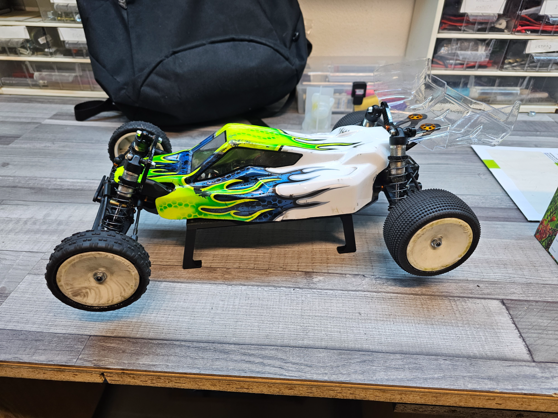 rc car stand offroad 1:10