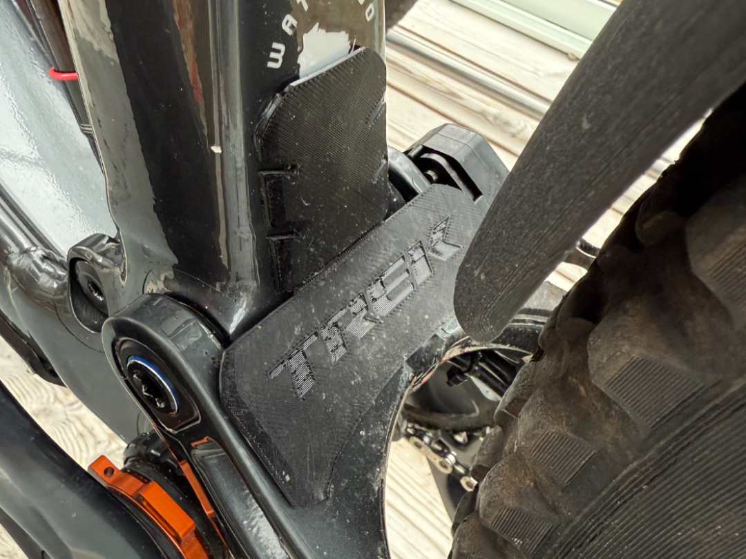 Mountainbike rear pivot protector