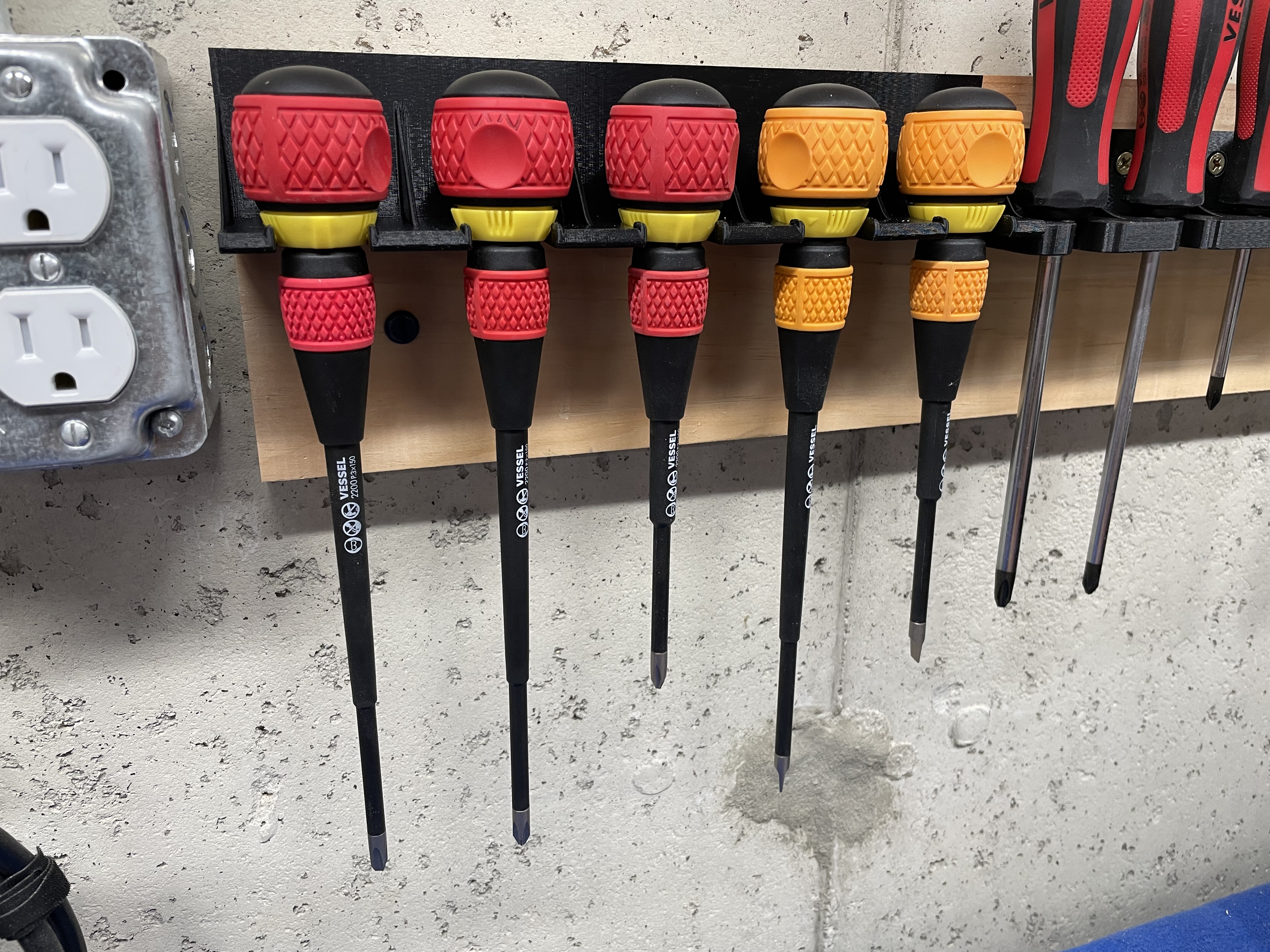 Vessel Ball Grip Wall Mount