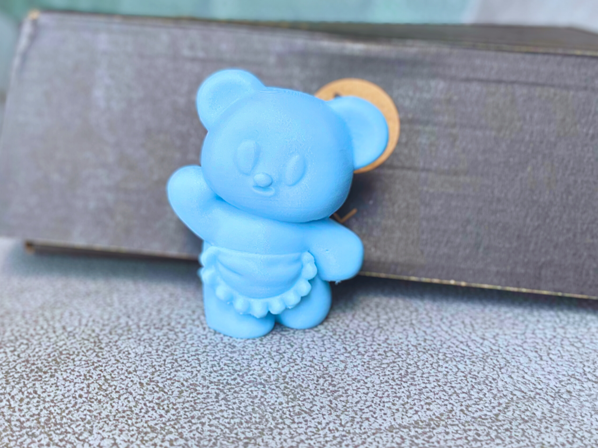 黄油小熊招手hello