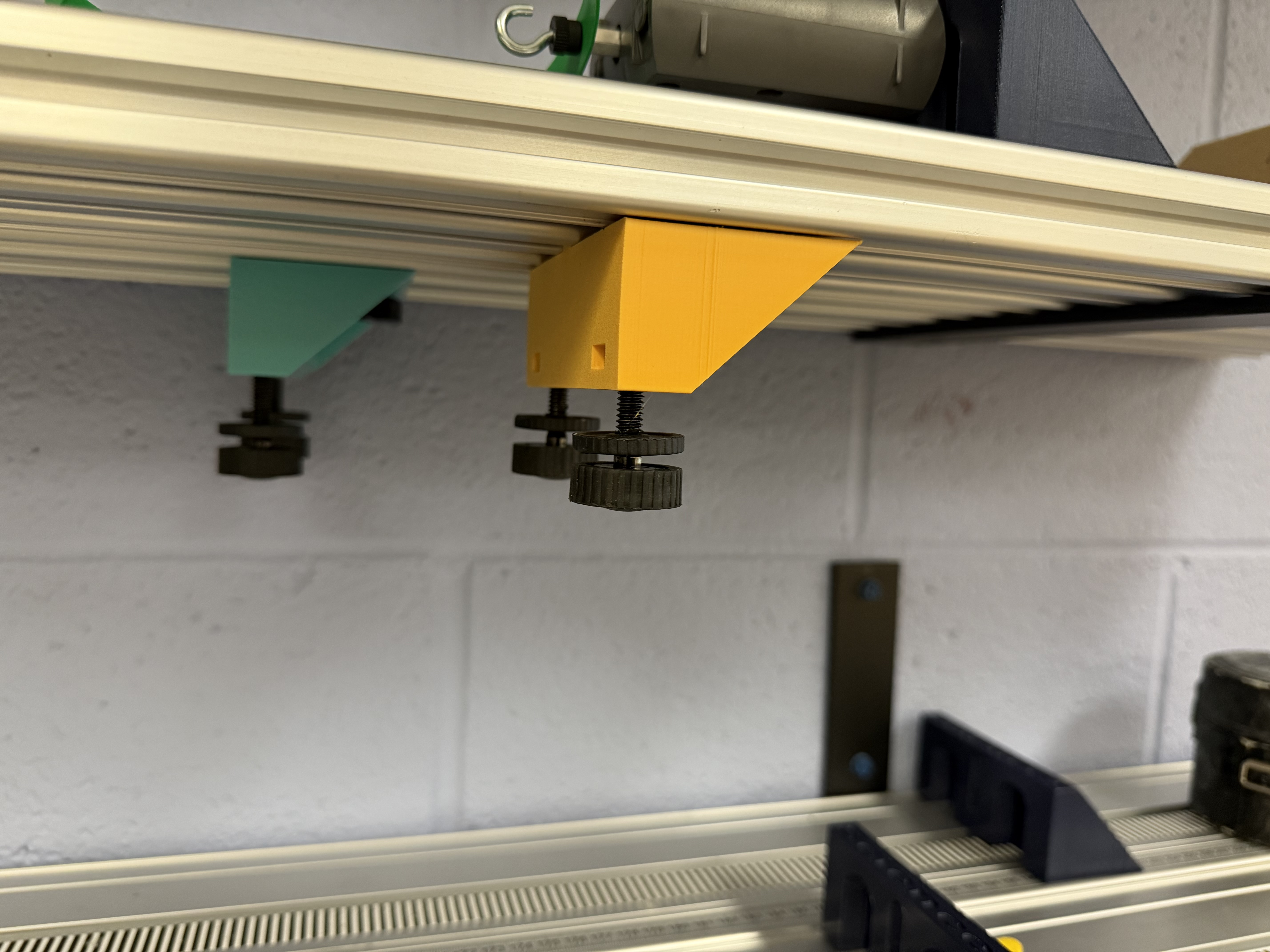 Feet for Vernier Physics Tracks