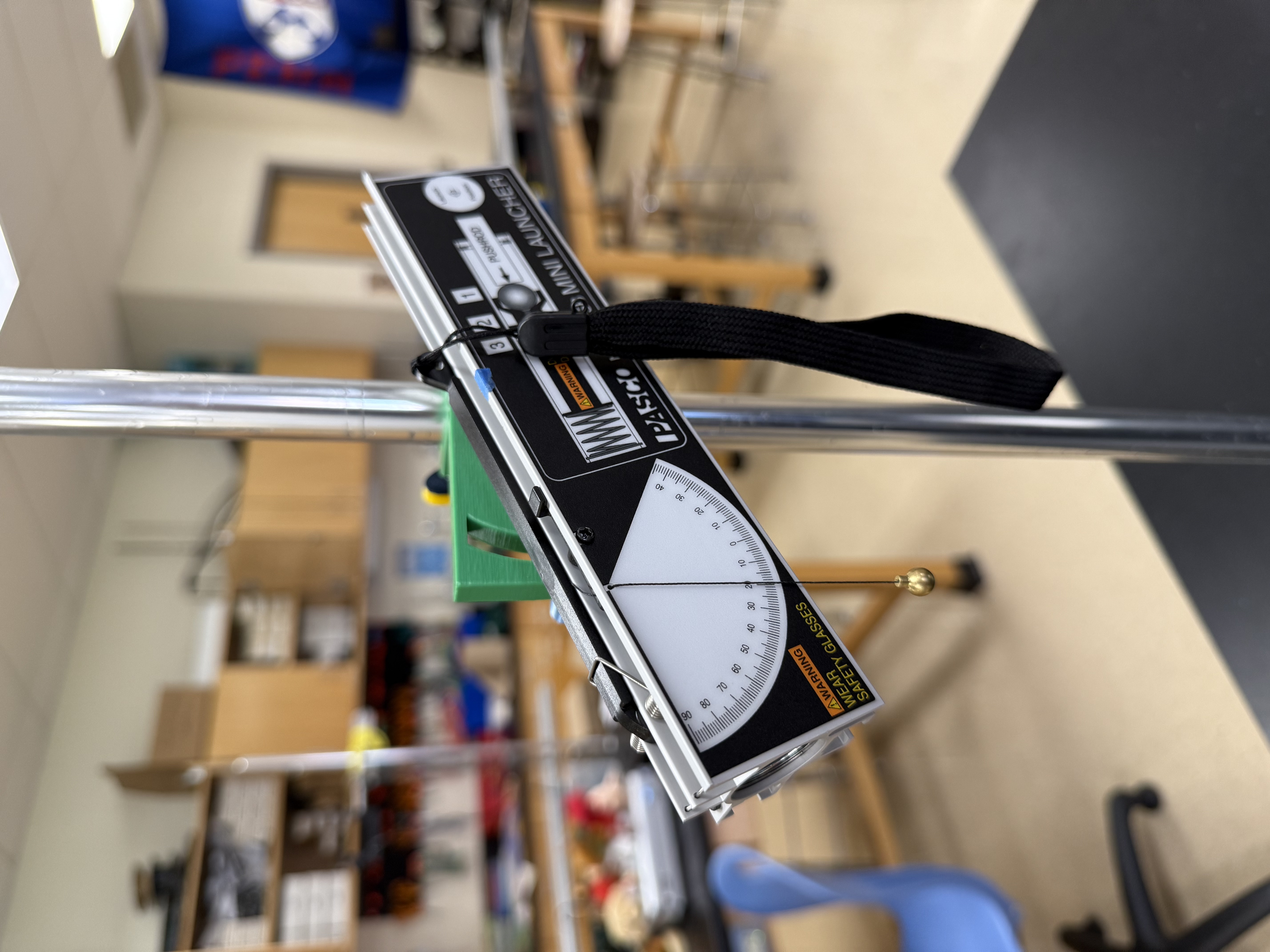 Projectile launcher rod mount