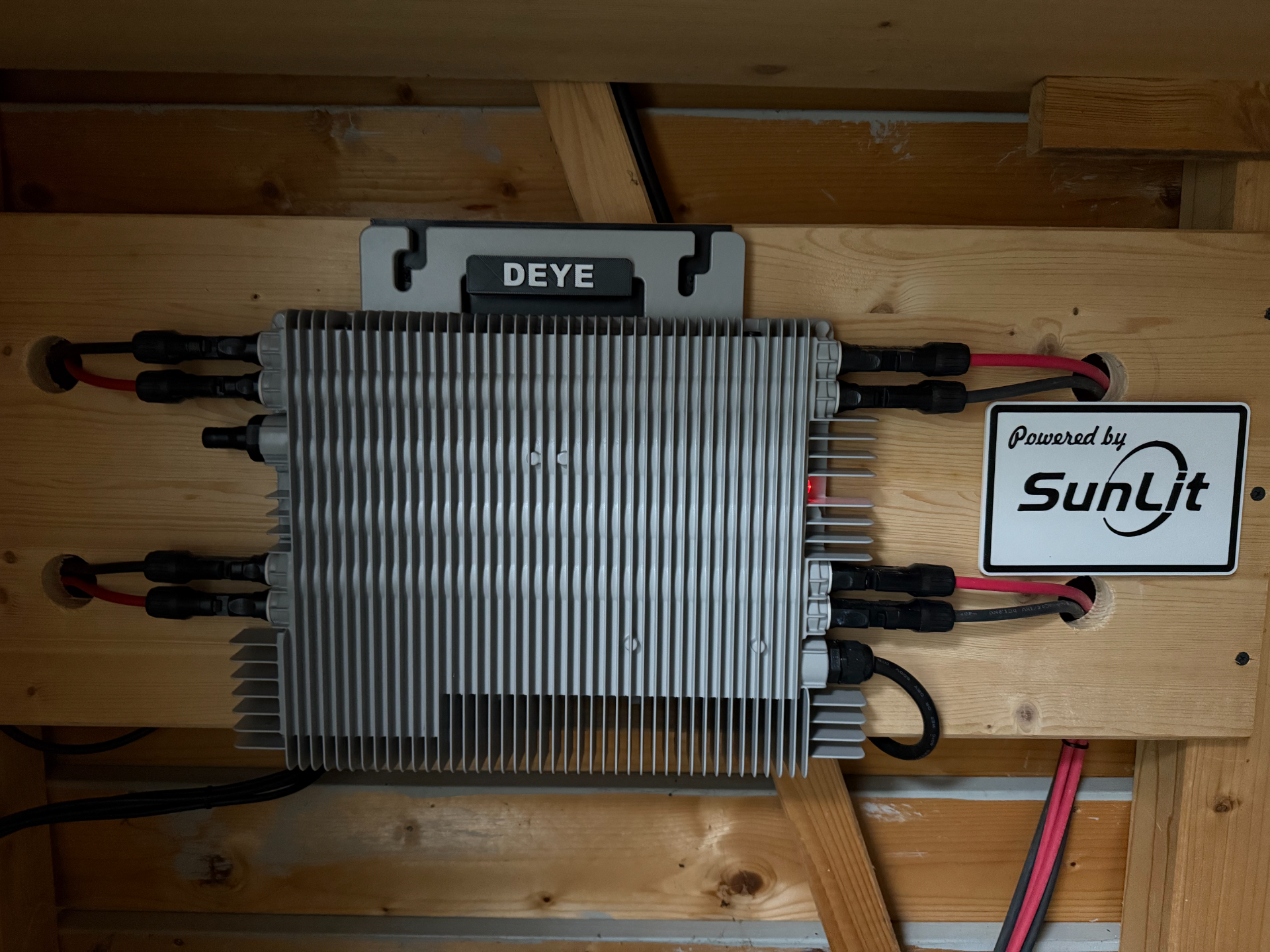 Wandhalterung für DEYE Sun M200G4