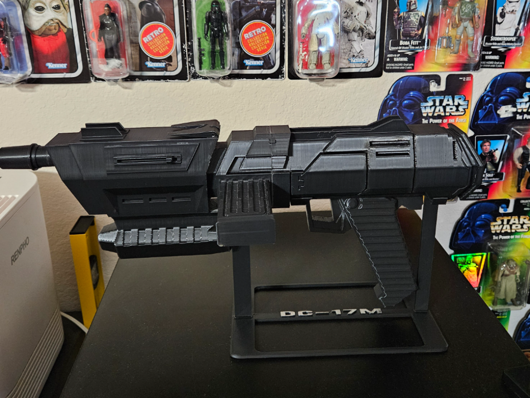DC-17M Commando Blaster stand