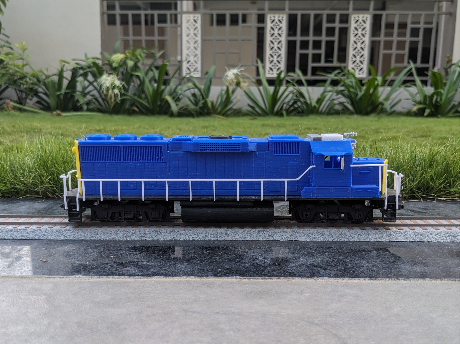 GP60 Locomotive (CSX) - Dragon Railway