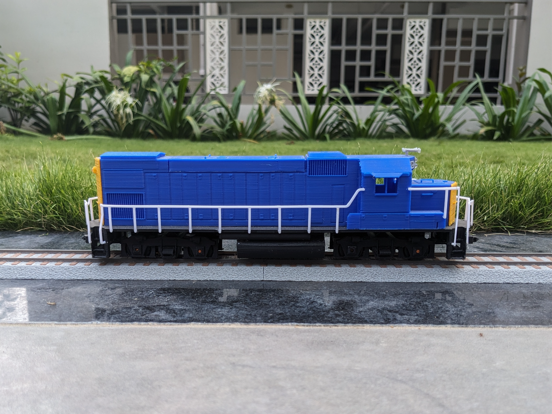 GP15 Locomotive (CSX) - Dragon Railway