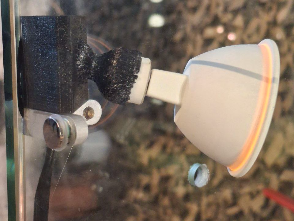 Articulated holder for GU5.3, MR16, MR11 lamps