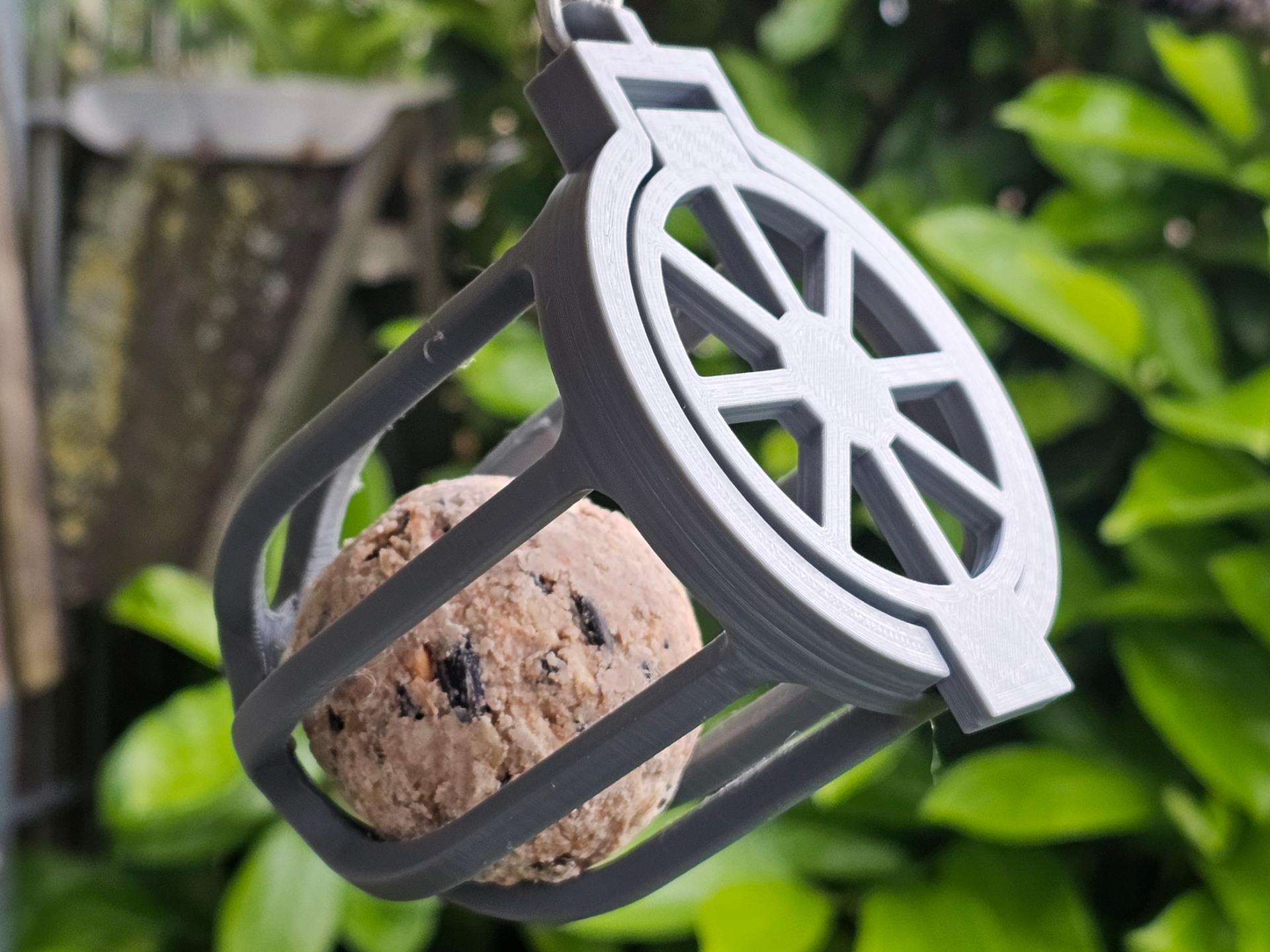 Halter mit Deckel für Futterknodel