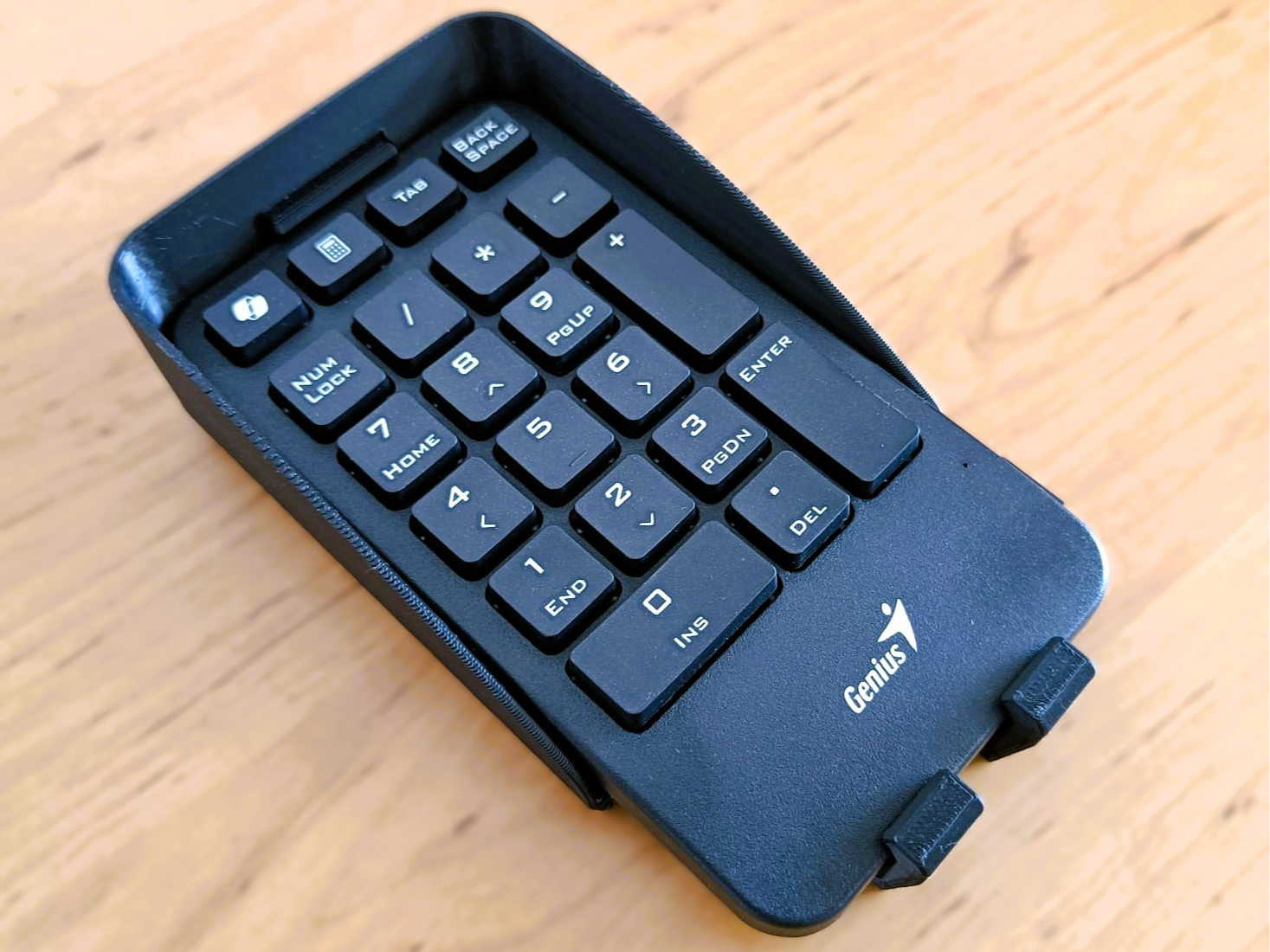Genius NumPad 1000 wall holder