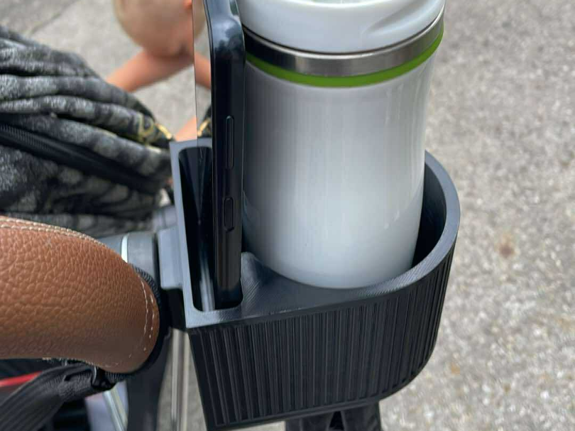 Cybex holder with patterned wall