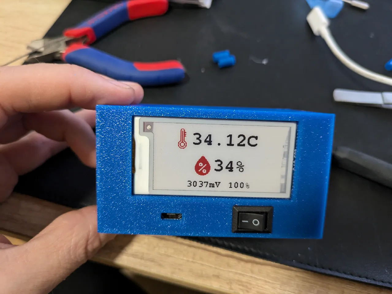 Temperature and humidity sensor for camping